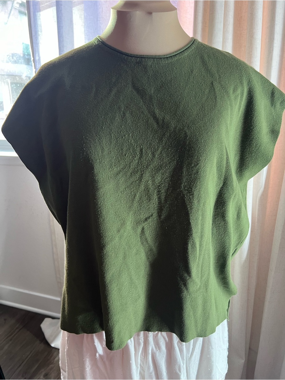 Lillusory sleeveless sweater